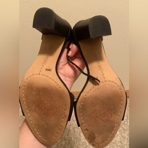 Black square heals! Lightly worn very comfortable!